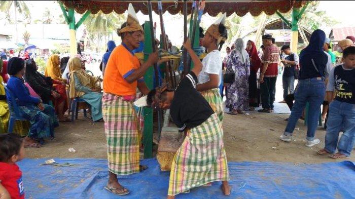 Mappadendang, tradisi menyambut panen padi orang Bugis