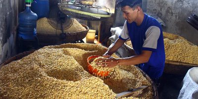 Menjelang puasa dan lebaran harga tahu tempe akan naik lagi