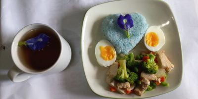 Membuat nasi biru bunga telang