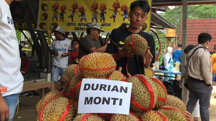 Merasakan durian lokal di Festival durian Gunungpati, Semarang